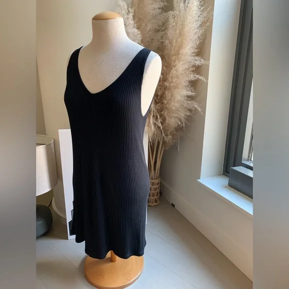 Reformation Jeans Ribbed Black V-Neck Mini Dress Size M Soft and Flattering - Picture 4 of 10